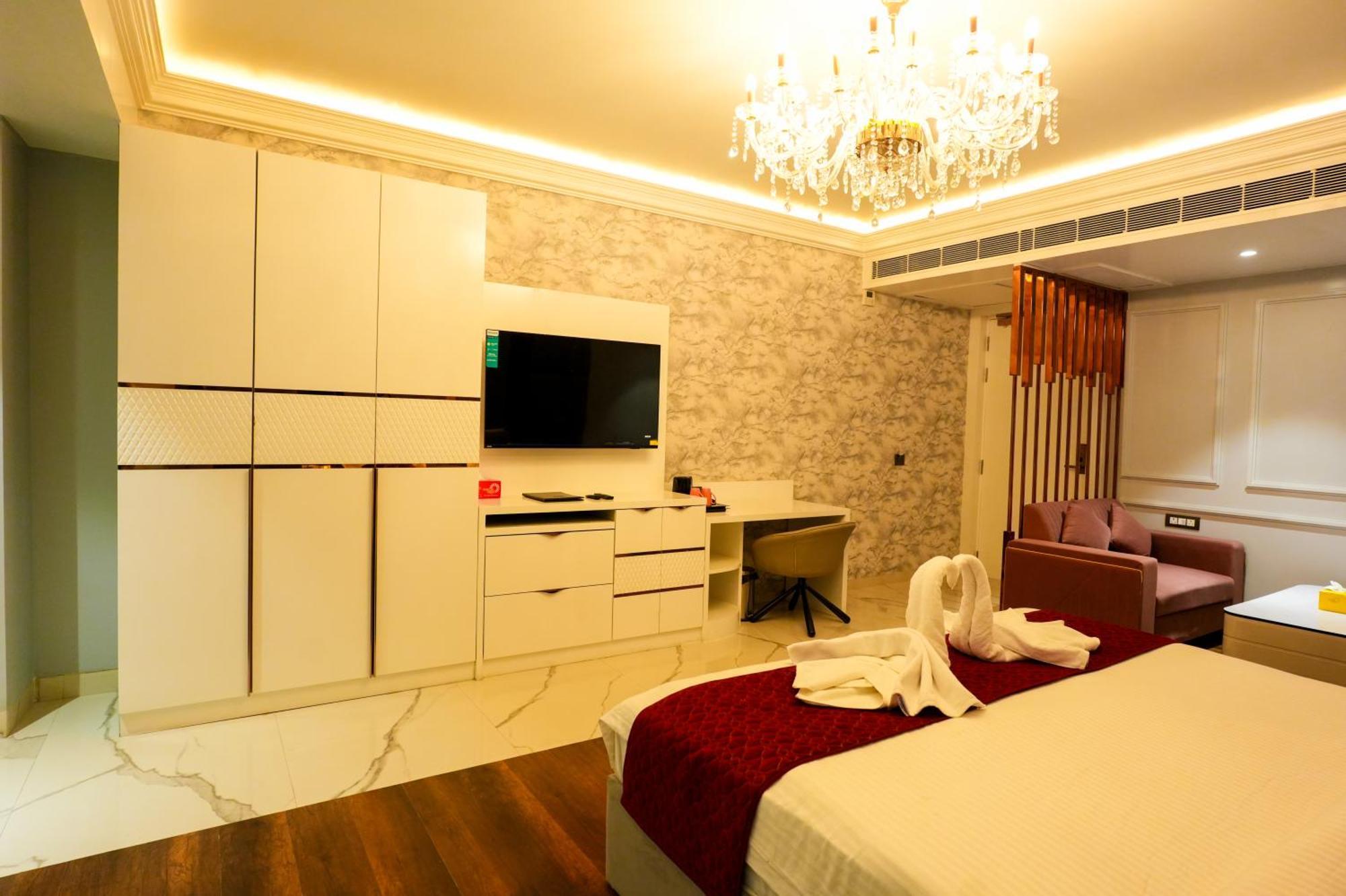 Hotel Adsan Heights Gajraula Exterior photo